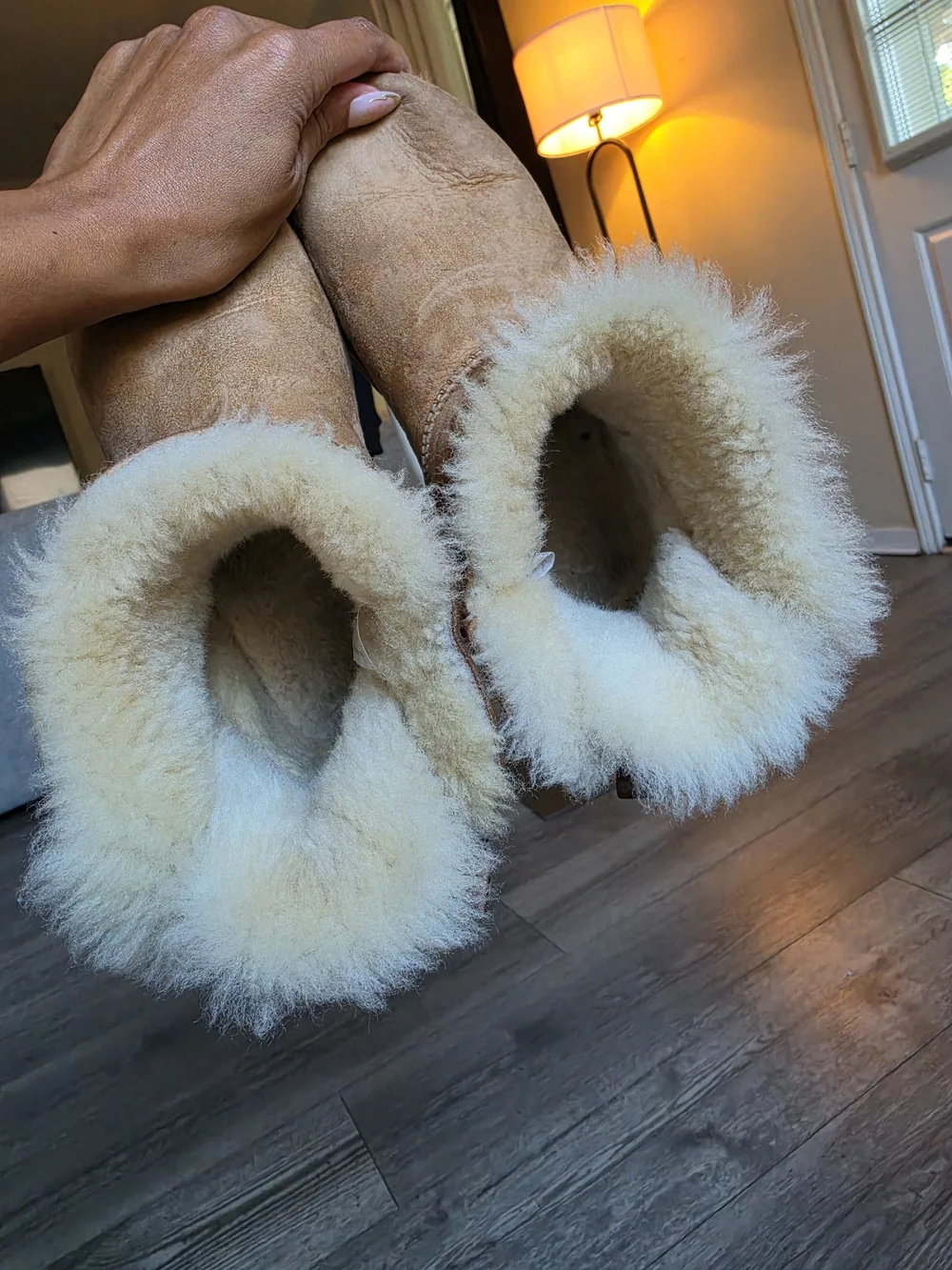 $14‼️ UGG Kids Classic Mini Bailey Bow Suede Boots in Chestnut Size 4, Worn